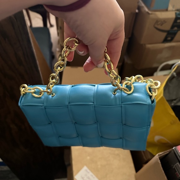 Like new. Teal blue, double gold chain. Inspired. - Picture 10 of 10